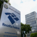 Placa de identificação da Receita Federal em frente ao prédio do Ministério da Fazenda.