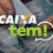 Mãos contando notas de dinheiro com a logo do Caixa Tem, representando a chegada de um depósito via Pix de até R$ 1.000.