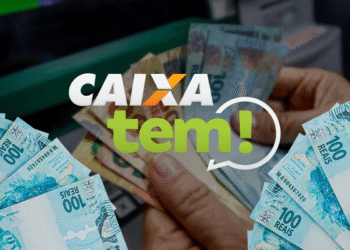 Dinheiro e logotipo Caixa Tem com notas de R$ 100 e R$ 50, simbolizando recebimento de benefícios sociais.