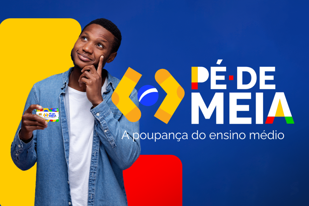 Jovem estudante do ensino médio segurando o cartão do programa Pé-de-Meia, com o logo do projeto ao lado, representando o incentivo financeiro do MEC.