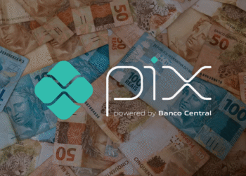 Notas de real com o logo do Pix, destacando a facilidade de transferências rápidas e gratuitas.