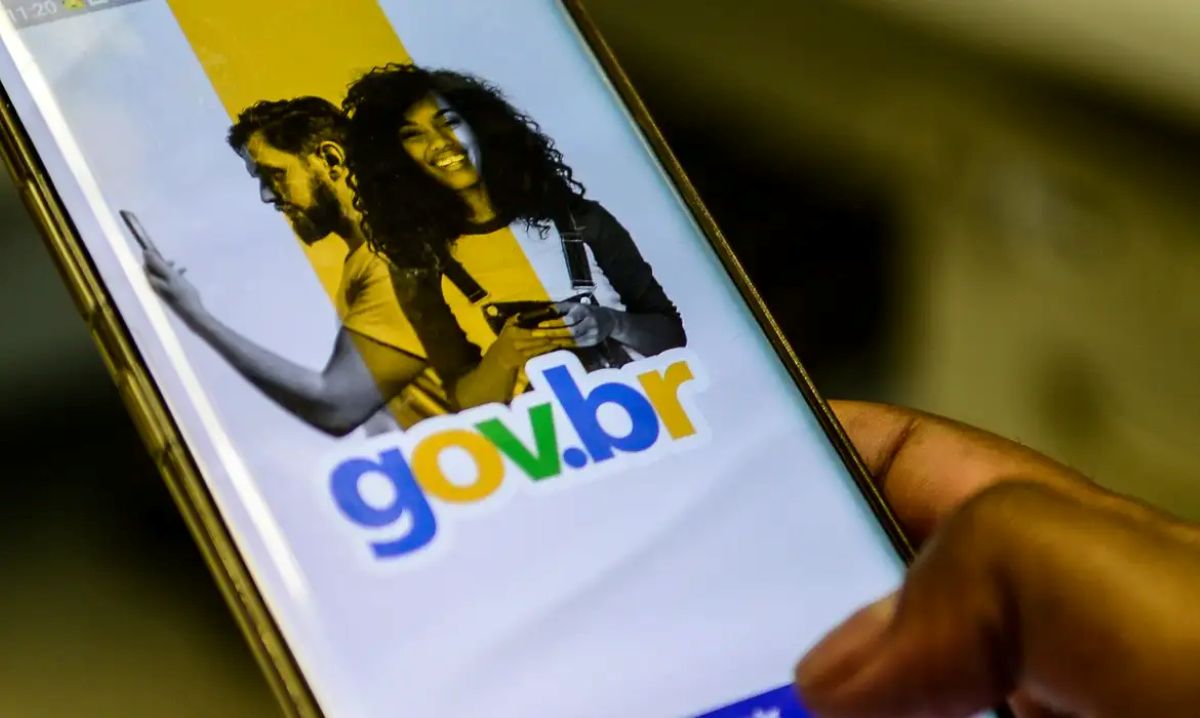 Tela do celular exibindo o aplicativo gov.br, plataforma para acesso ao RG digital.