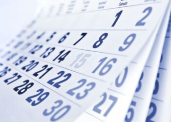 Calendário de setembro com datas de feriados em destaque.