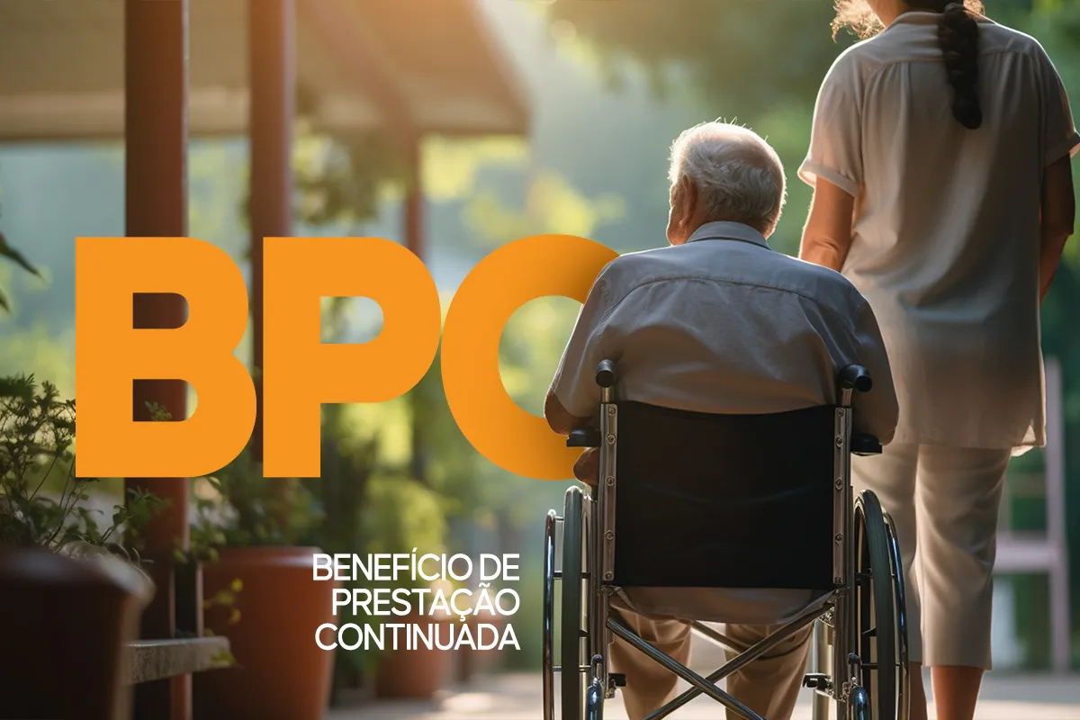 Idoso em cadeira de rodas com cuidadora e o logo do BPC (Benefício de Prestação Continuada) em destaque, ilustrando a população afetada pela nova regra de biometria.