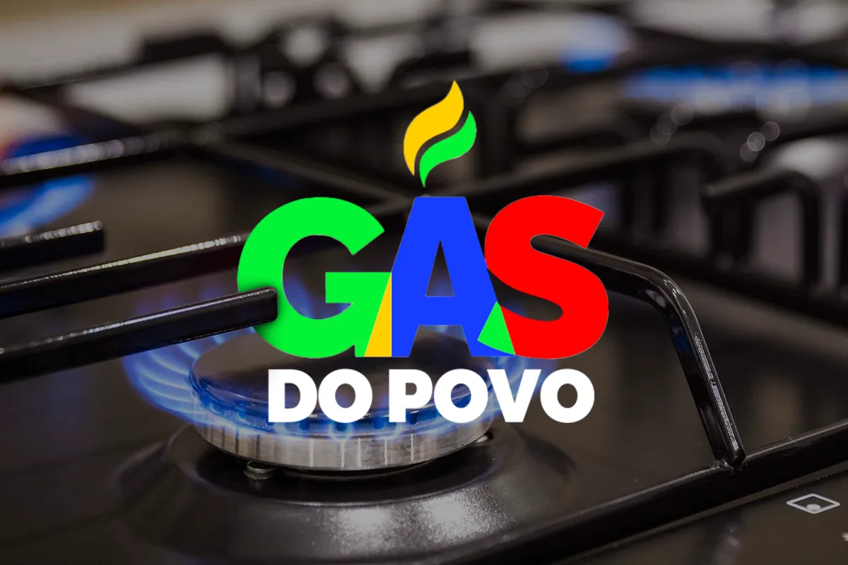 Foco no fogão aceso com o logo 'Gás do Povo', simbolizando a transição do auxílio gás para um novo modelo de distribuição de botijões a partir de novembro de 2025.