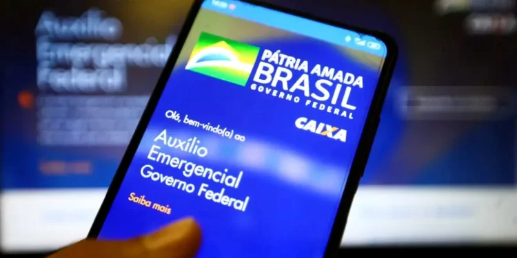 Tela do aplicativo Caixa mostrando informações sobre o Auxílio Emergencial e como consultar CPF.
