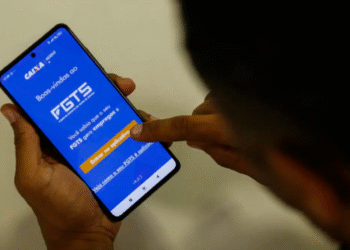 Aplicativo FGTS com tela de boas-vindas mostrando opção de saque digital de até R$ 6.220