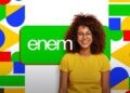 Imagem de uma jovem sorrindo com o logo do ENEM ao fundo, representando o benefício de R$ 200 para quem participar dos dois dias do ENEM.