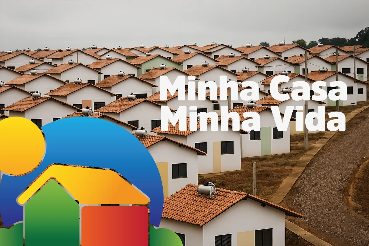 Conjunto de casas residenciais simples com telhados de cerâmica e tanques solares instalados, sob céu nublado