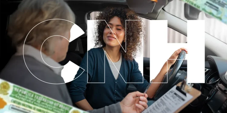 Instrutora e aluna durante avaliação de direção dentro do carro com CNH em destaque.