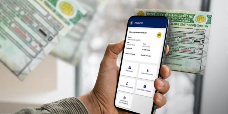 Mão segurando celular com carteira de motorista digital e CNH física ao fundo desfocado