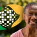 Idosa sorrindo com fundo suave, ilustrando a necessidade de atualização cadastral e biometria para aposentados do INSS em 2026.