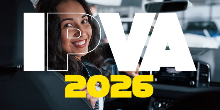 Mulher sorridente ao volante de carro com texto IPVA 2026 em destaque na imagem.
