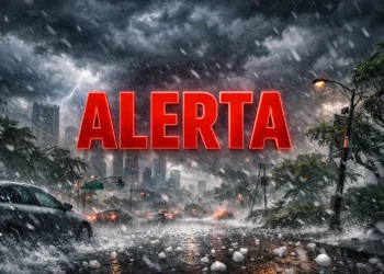 Alerta de tempestade se formando em São Paulo, no Rio de Janeiro e em Minas Gerais com granizo e raios.