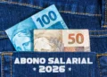 Bolso com dinheiro e nome " abono salarial 2026".
