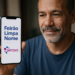 Homem sorrindo segurando celular com tela exibindo Feirão Limpa Nome Serasa