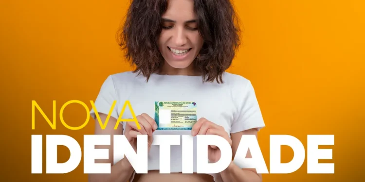 Mulher jovem sorrindo segurando a nova Carteira de Identidade Nacional com texto Nova Identidade