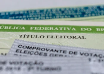 Título eleitoral da República Federativa do Brasil sobre comprovante de votação das eleições gerais.