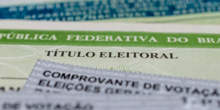 Título eleitoral da República Federativa do Brasil sobre comprovante de votação das eleições gerais.