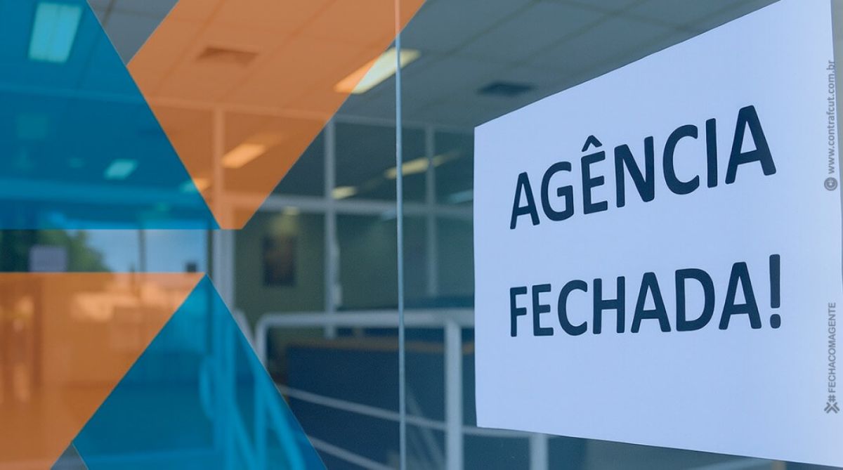 Placa de agência fechada indicando funcionamento de serviços no feriado de 1º de maio