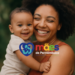 Mãe sorrindo com bebê no colo e logo do programa Mães de Pernambuco