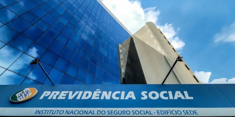 Fachada do prédio da Previdência Social com logo do INSS