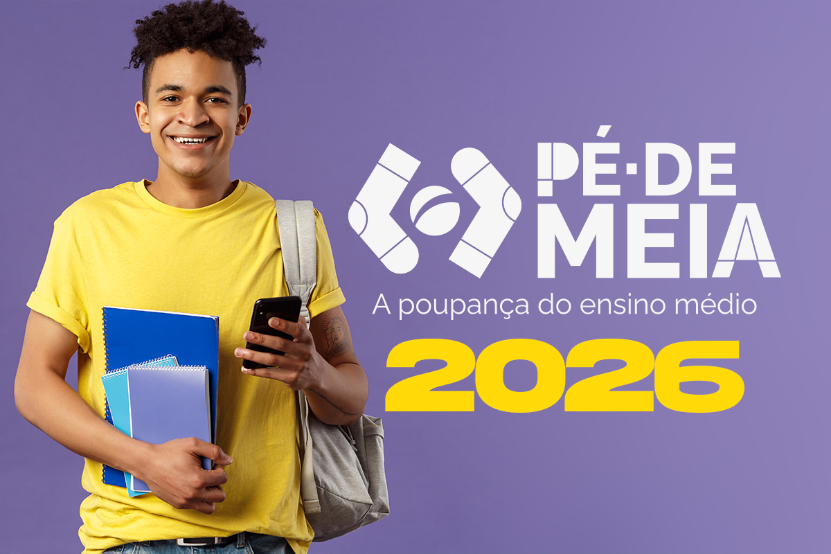 Estudante sorrindo com cadernos e mochila ao lado do logotipo oficial do programa Pé-de-Meia 2026, poupança do ensino médio, destacando o incentivo financeiro para estudantes de escola pública.