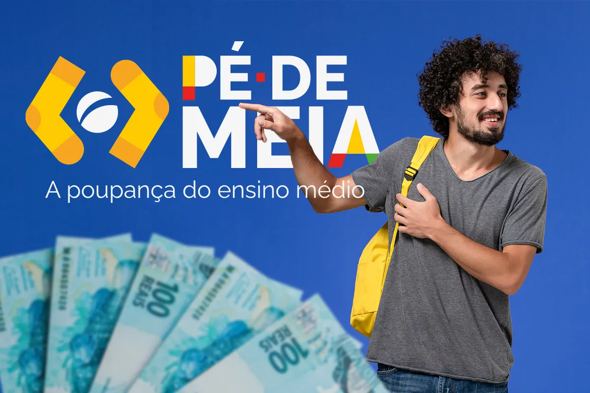 Estudante apontando para o nome do programa Pé-de-Meia e dinheiro ao fundo