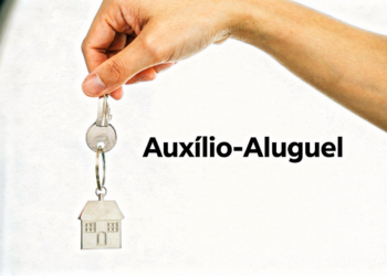Chave com chaveiro de casa e nome Auxílio-Aluguel.