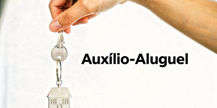 Chave com chaveiro de casa e nome Auxílio-Aluguel.