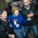 Deolane Bezerra com moletom azul da Polo sendo conduzida por policiais civis durante prisão preventiva