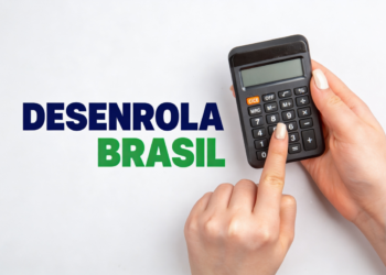 Nome "Desenrola Brasil" em destaque e mãos segurando uma calculadora.
