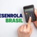 Nome "Desenrola Brasil" em destaque e mãos segurando uma calculadora.