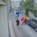 Rua do Jaguaré após explosão em São Paulo com moradores e motociclista no local