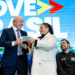 Presidente Lula entrega luminoso de táxi em cerimônia