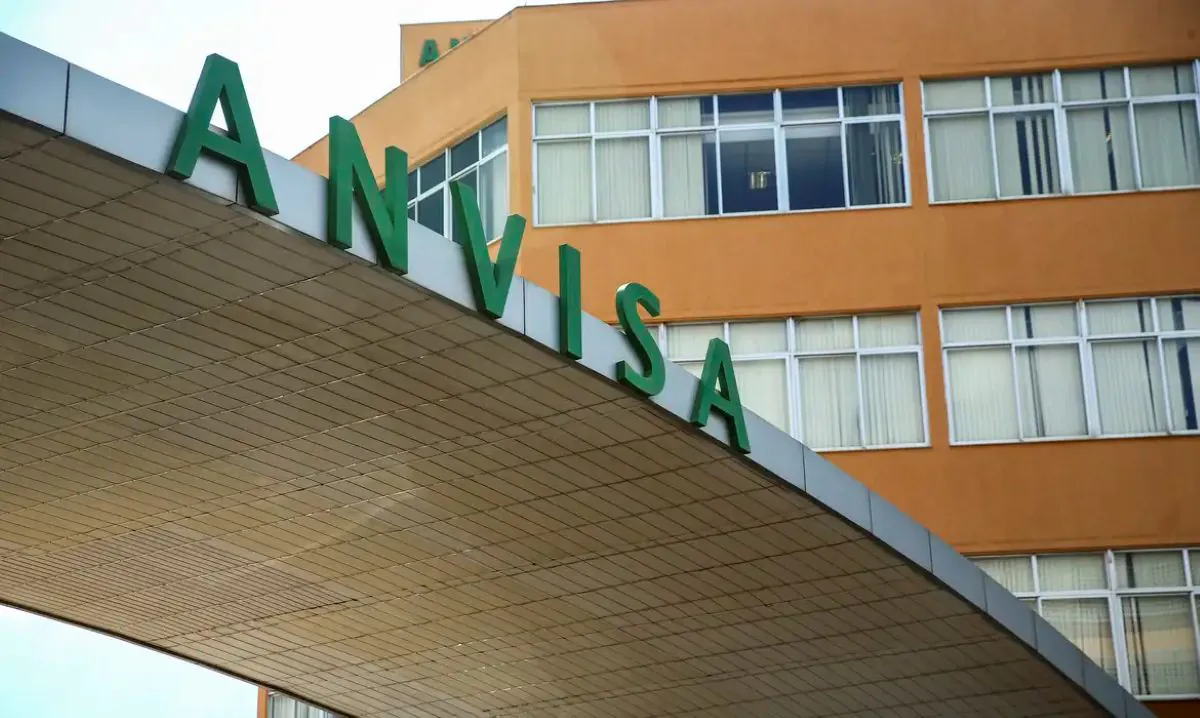 Fachada do prédio da Anvisa, em referência às novas regras de controle de receitas de medicamentos.