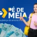 Estudante com mochila apontando para o logo do Pé-de-Meia com dinheiro em destaque