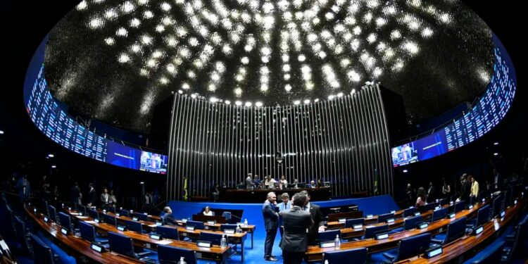 Plenário do Congresso Nacional, onde os parlamentares vão decidir se mantêm ou derrubam o veto ao Contrato do Primeiro Emprego