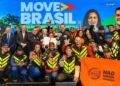 Autoridades e motoristas reunidos no lançamento do programa Move Brasil de crédito para compra de carro novo
