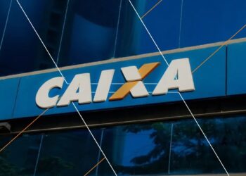 Imagem ilustrativa da fachada de uma agência da Caixa, banco que libera o Saque Calamidade nas cidades habilitadas.