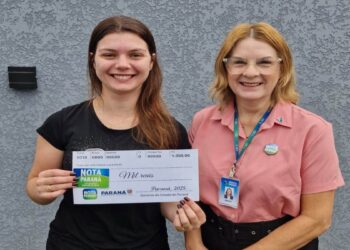 Ganhadora do Nota Paraná recebe prêmio de R$ 1.000, valor que 460 contemplados ainda não resgataram antes do prazo