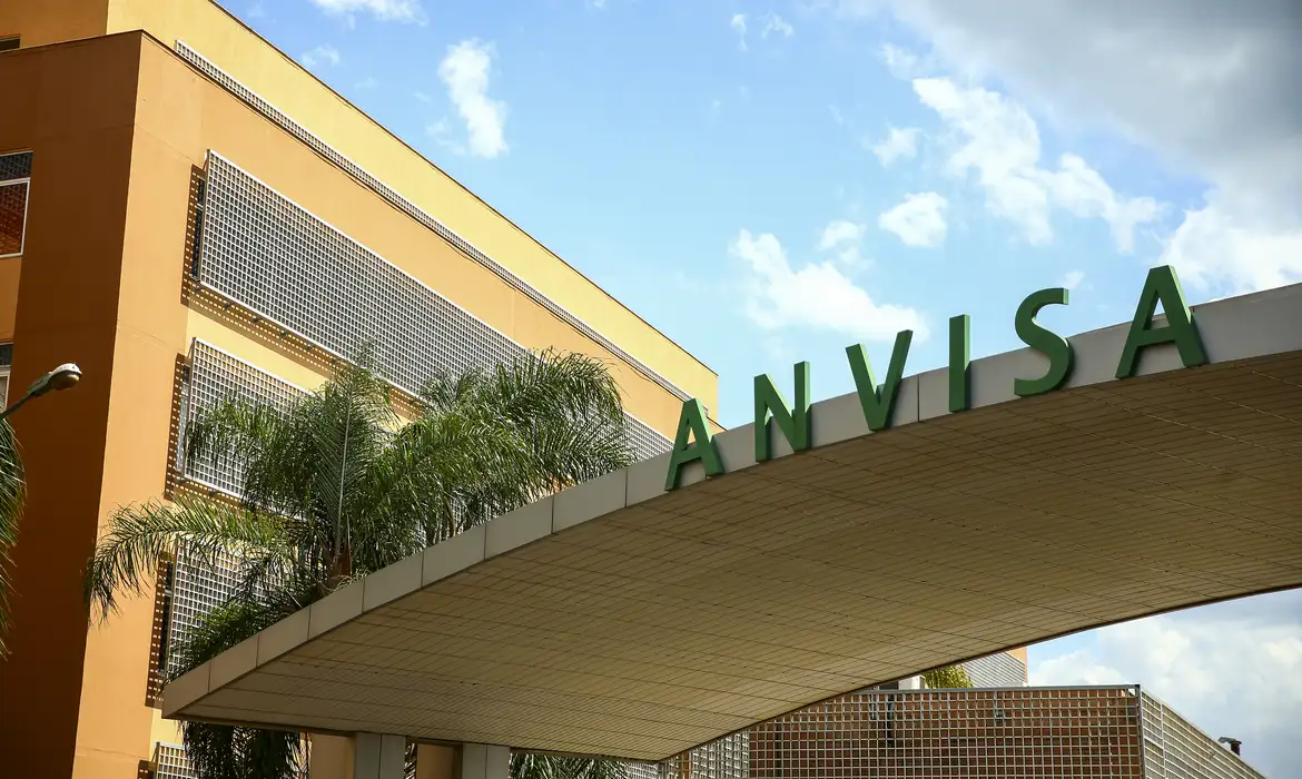 Fachada do prédio da Anvisa, agência que proibiu a venda dos suplementos Top New sem registro