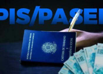 Carteira de Trabalho e cédulas de real ao lado do texto PIS/Pasep, representando o ressarcimento das cotas antigas do fundo