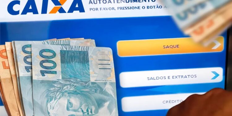 Tela de terminal de autoatendimento da Caixa com as opções de saque e cédulas de R$ 100, em referência ao pagamento do ressarcimento das cotas antigas do PIS/Pasep