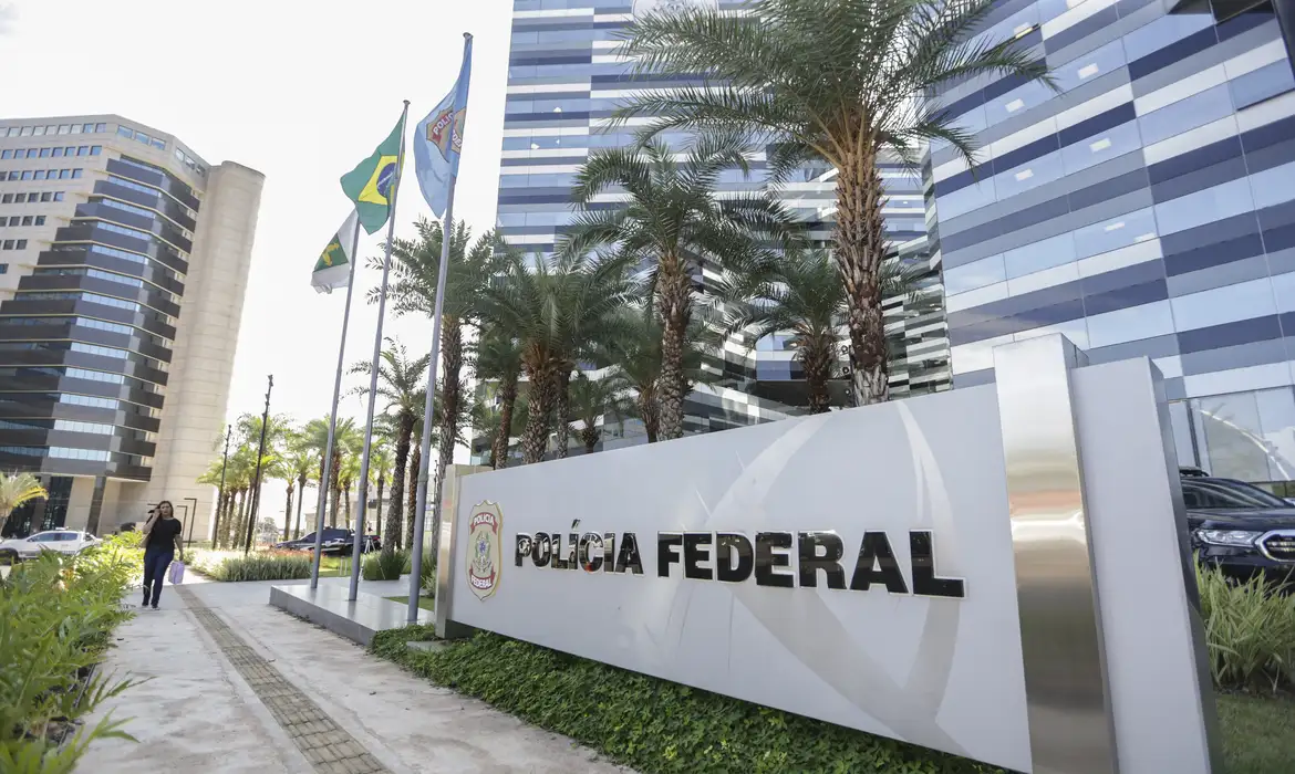 Fachada da sede da Polícia Federal, órgão que abriu a 2ª fase da Operação Disclosure sobre a fraude na Americanas.