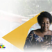Mulher sorrindo com celular nas mãos, fundo de casa simples, logo Luz para Todos e Governo do Brasil ao lado.