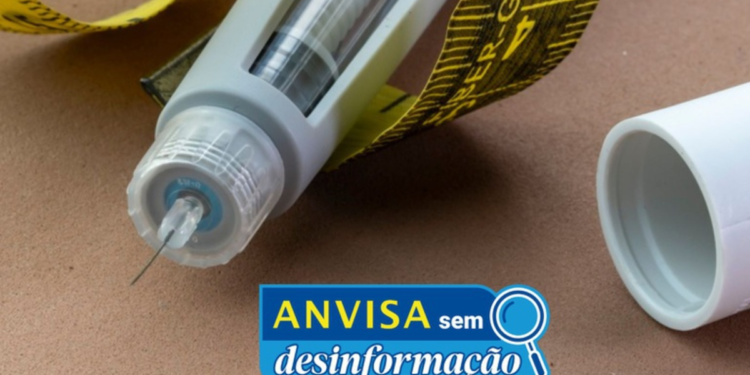 Injetor com agulha e selo “ANVISA sem desinformação”.