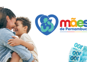 Mulher e criança se abraçam sorrindo ao lado do logo Mães de Pernambuco e cédulas de 100 reais.