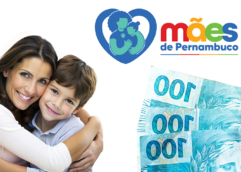 Mulher adulta e criança se abraçam, ao lado de notas de 100 reais e logotipo Mães de Pernambuco.