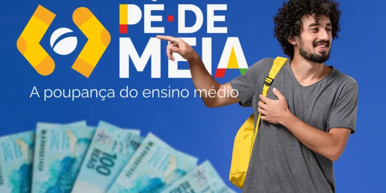 Estudante com mochila amarela aponta para a logomarca do Pé-de-Meia ao lado de cédulas de cem reais